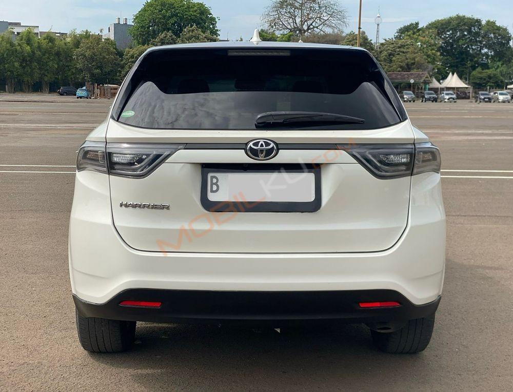 Mobil Toyota Harrier 2015