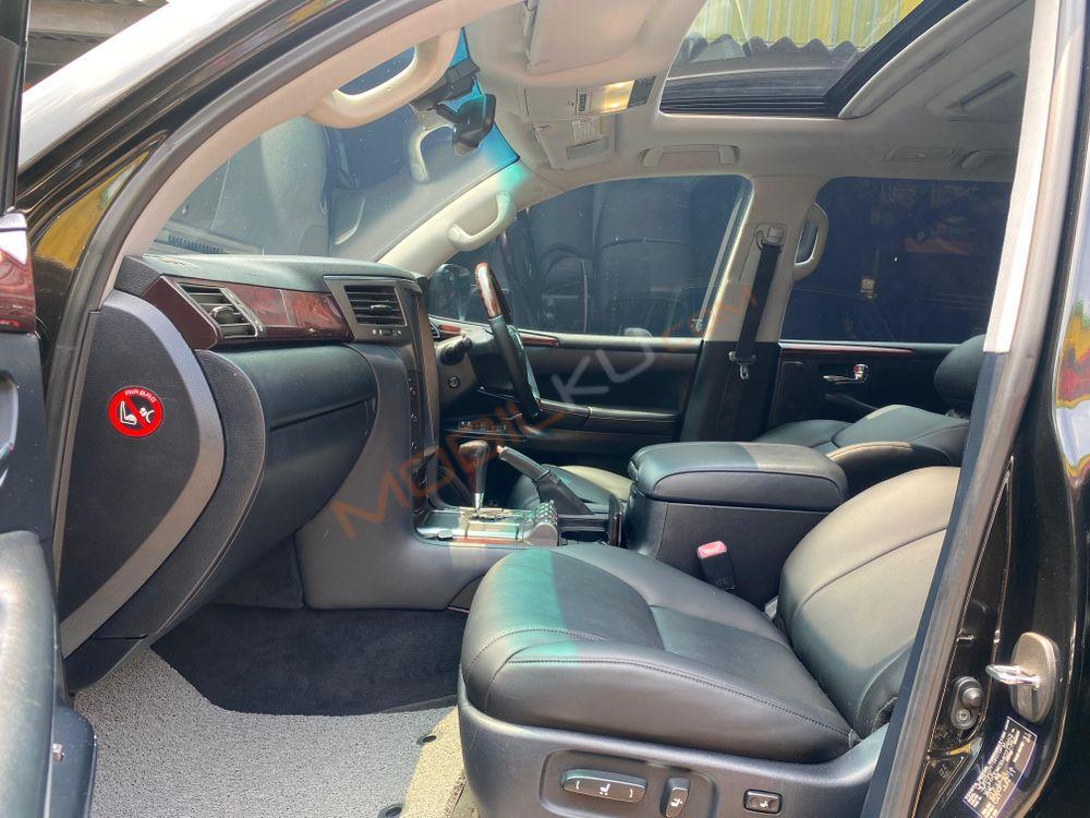 Mobil Lexus LX 2011
