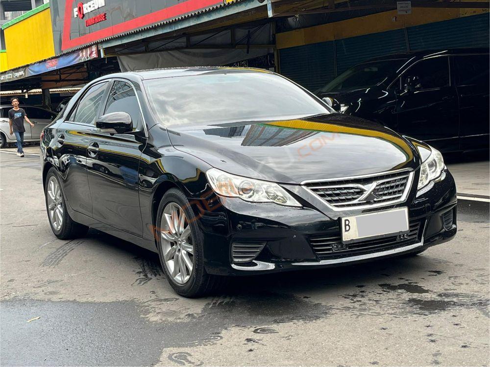 Mobil Toyota Mark X 2012