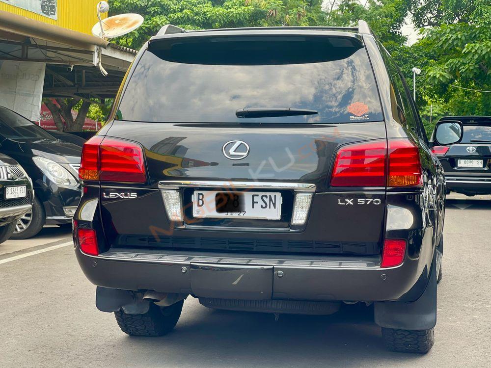 Mobil Lexus LX 2011