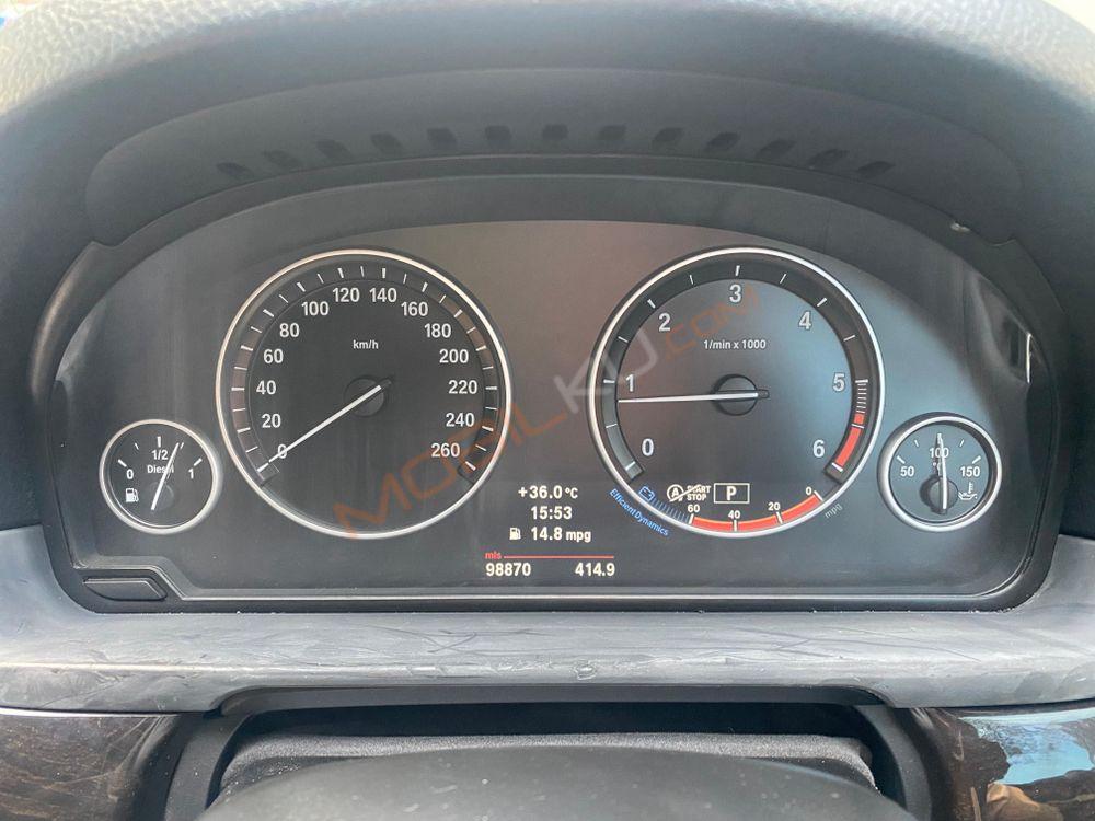 Mobil BMW 5 Series 2013