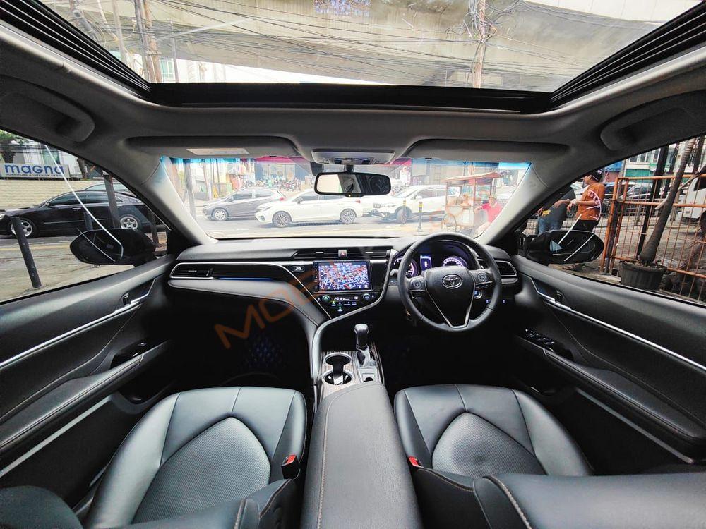 Mobil Toyota Camry 2021