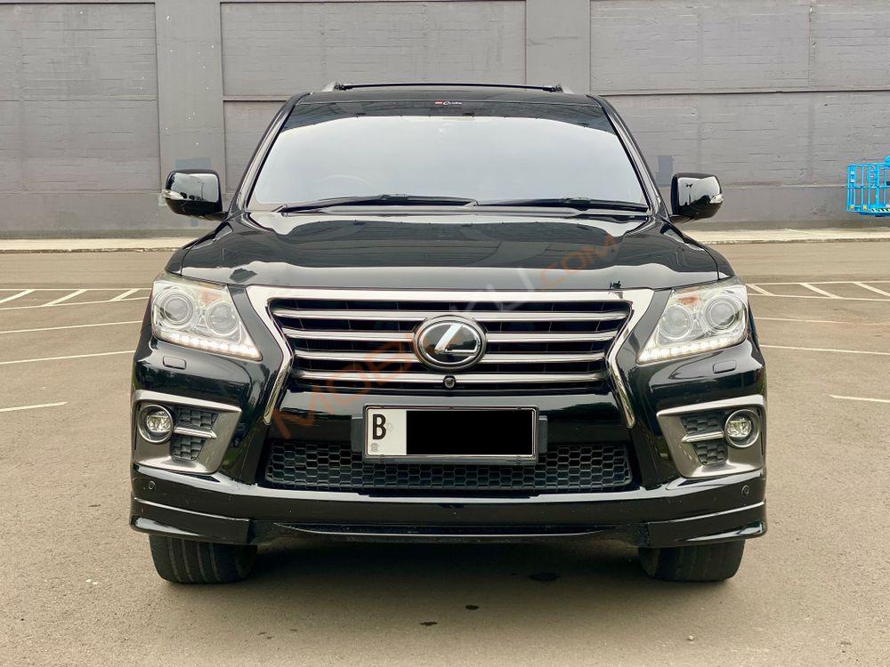 Mobil Lexus LX 2015