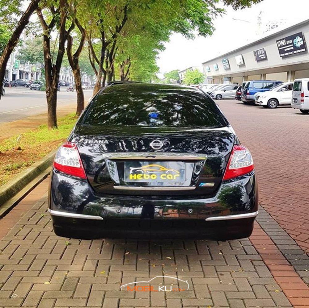 Mobil Nissan Teana 2012