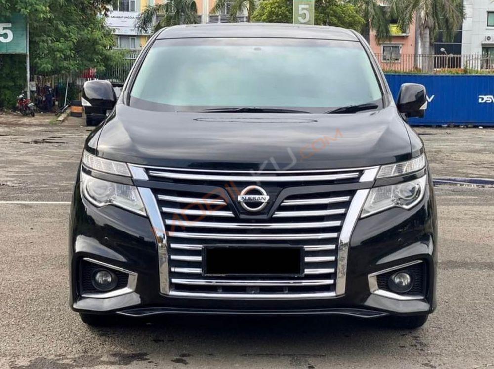 Mobil Nissan Elgrand 2014