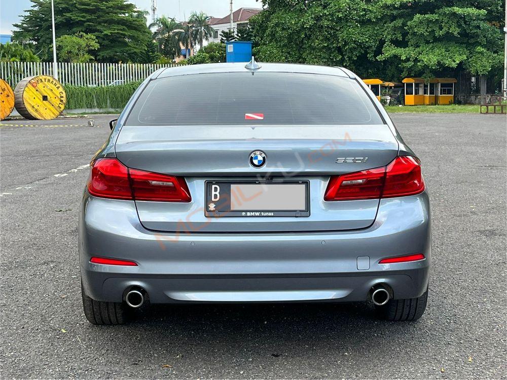 Mobil BMW 5 Series 2020
