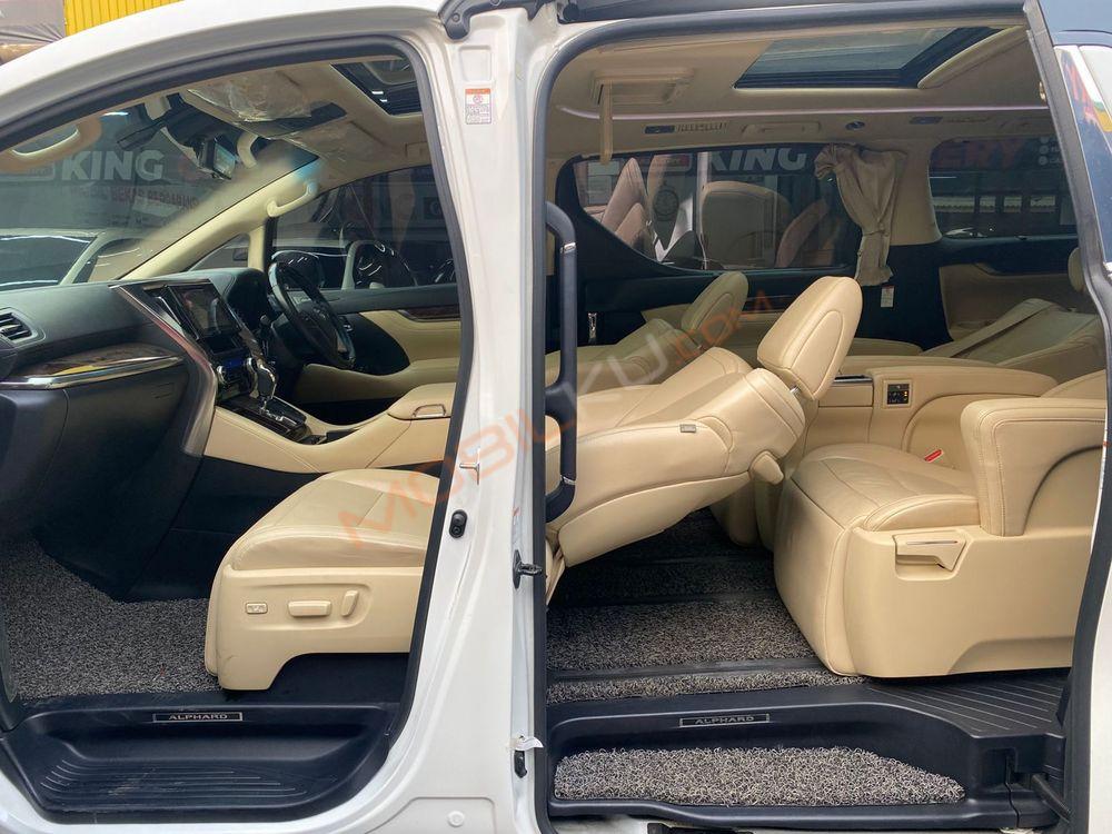Mobil Toyota Alphard 2019