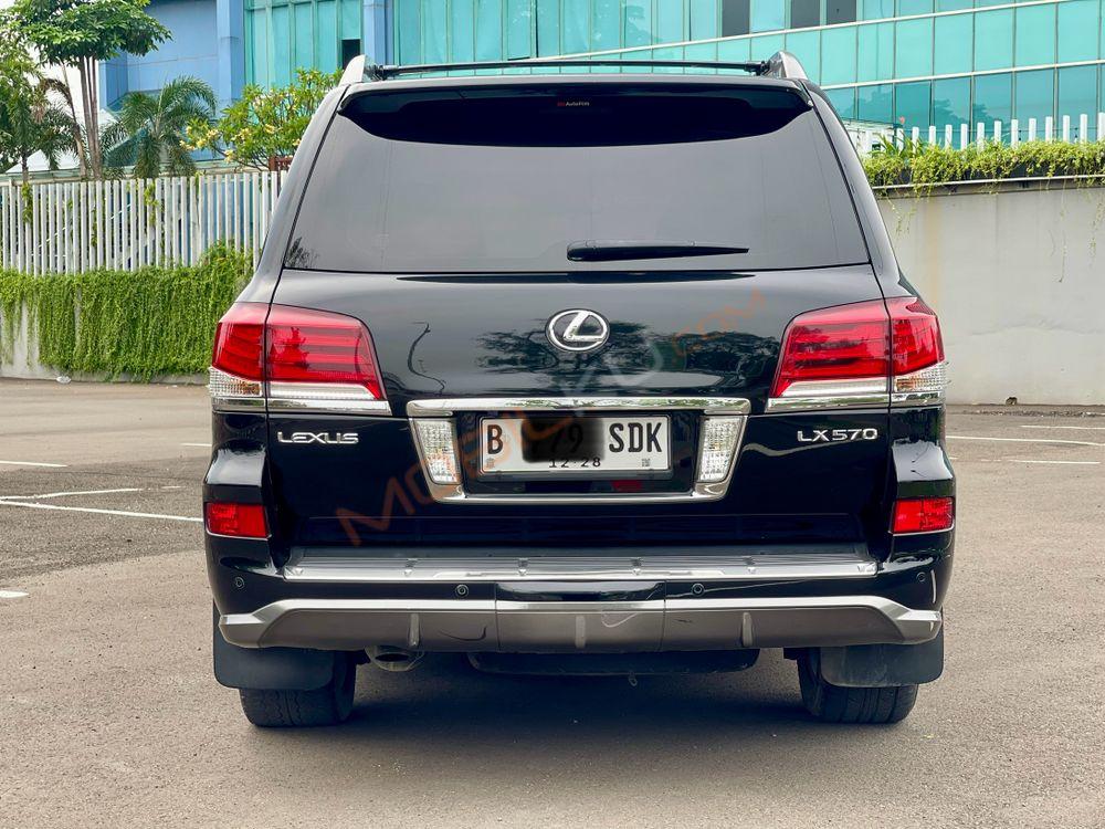 Mobil Lexus LX 2015