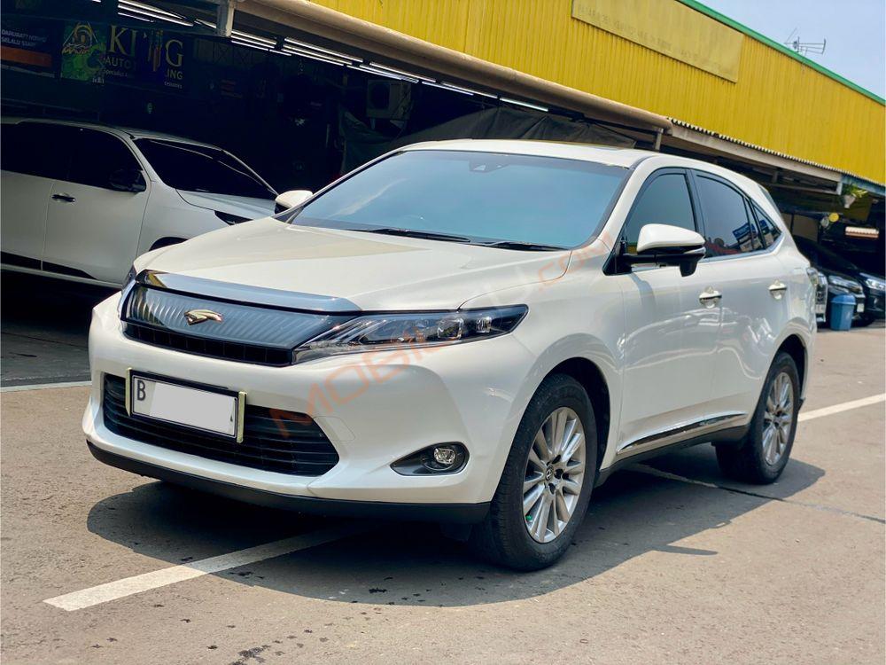 Mobil Toyota Harrier 2015