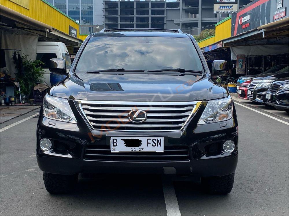 Mobil Lexus LX 2011