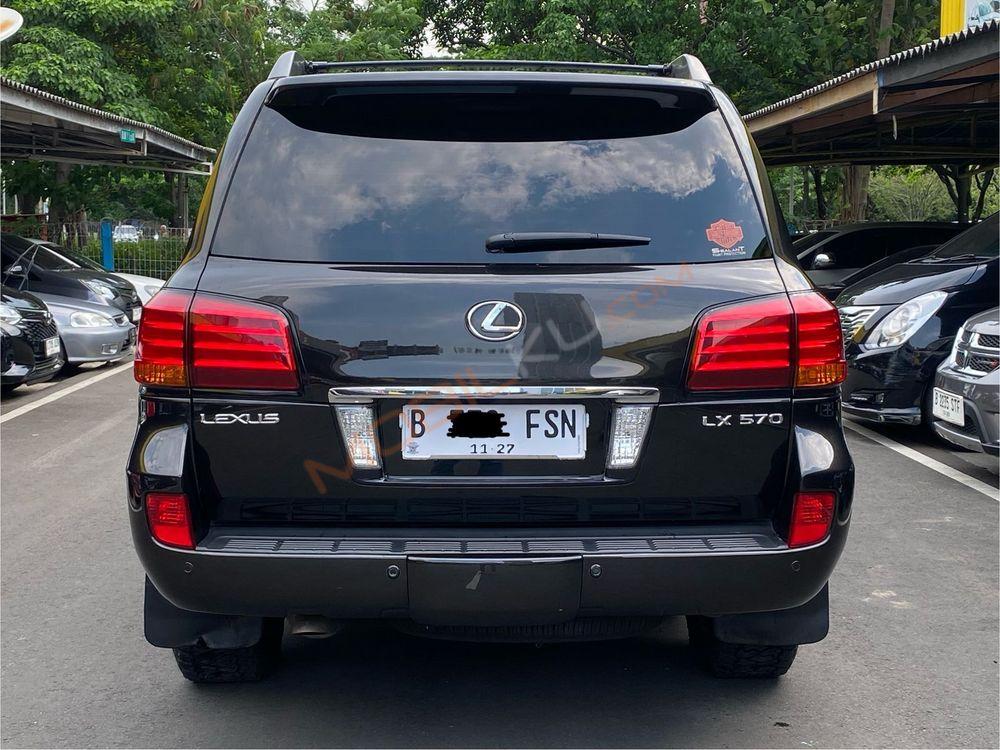 Mobil Lexus LX 2011