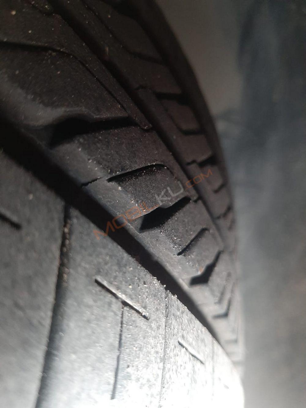 Mobil Volkswagen Polo 2013