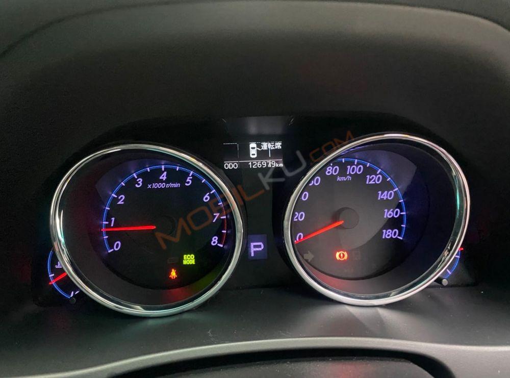 Mobil Toyota Mark X 2012