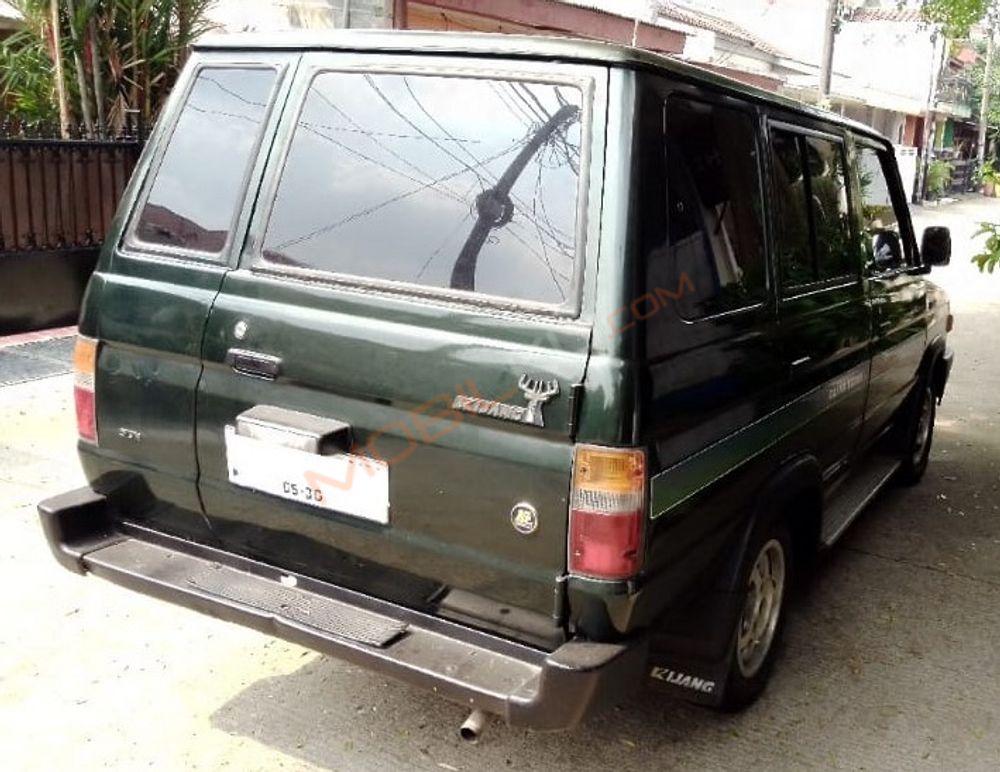 Mobil Toyota Kijang 1995