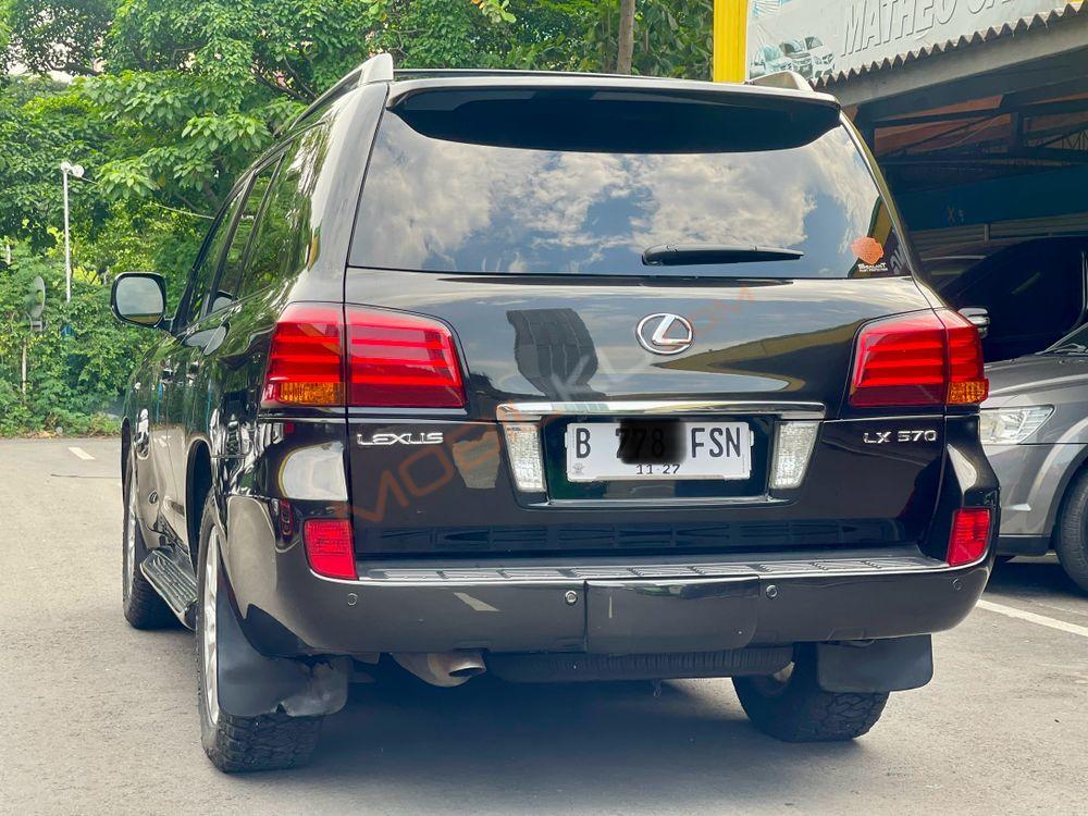 Mobil Lexus LX 2011