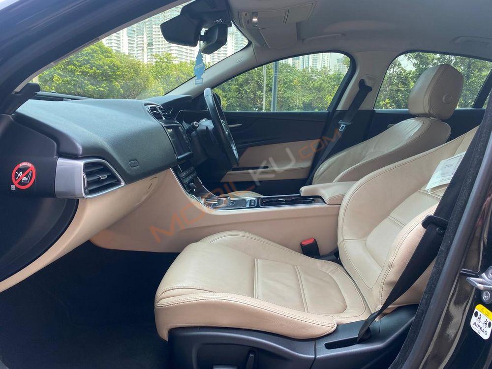 Mobil Jaguar XE 2016