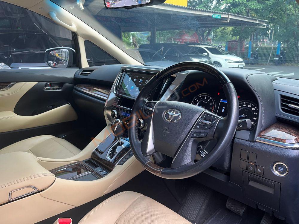Mobil Toyota Alphard 2022