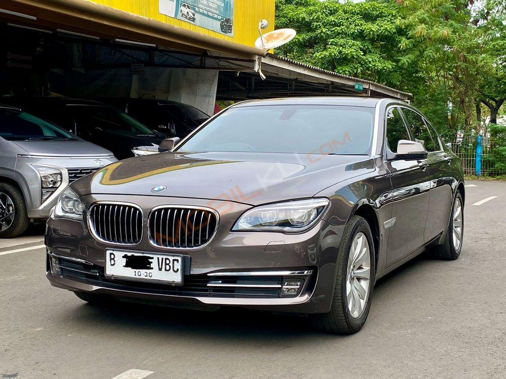 Mobil BMW 7 Series 2013