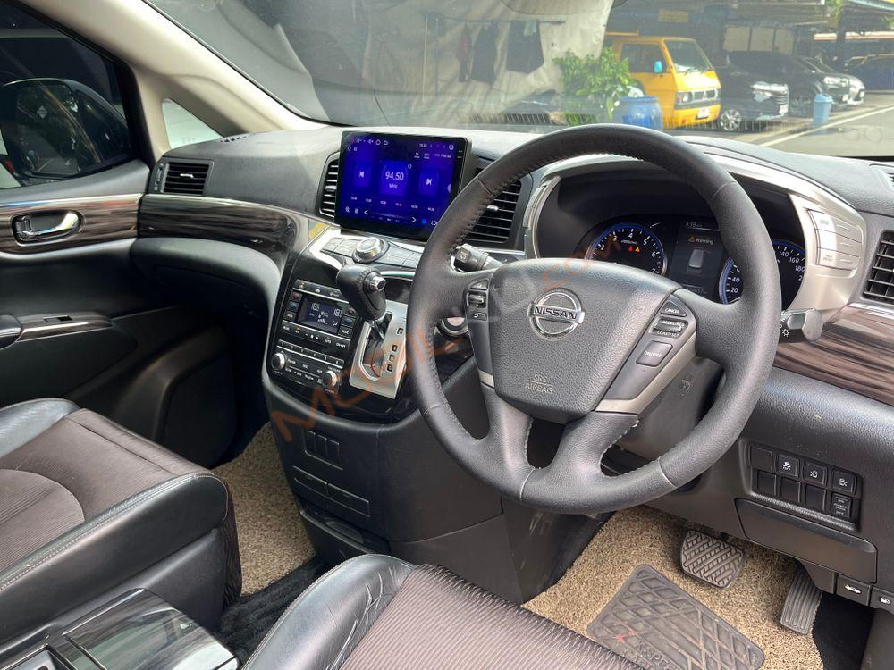 Mobil Nissan Elgrand 2014
