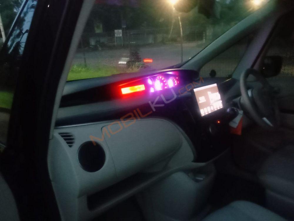 Mobil Mazda Biante 2012