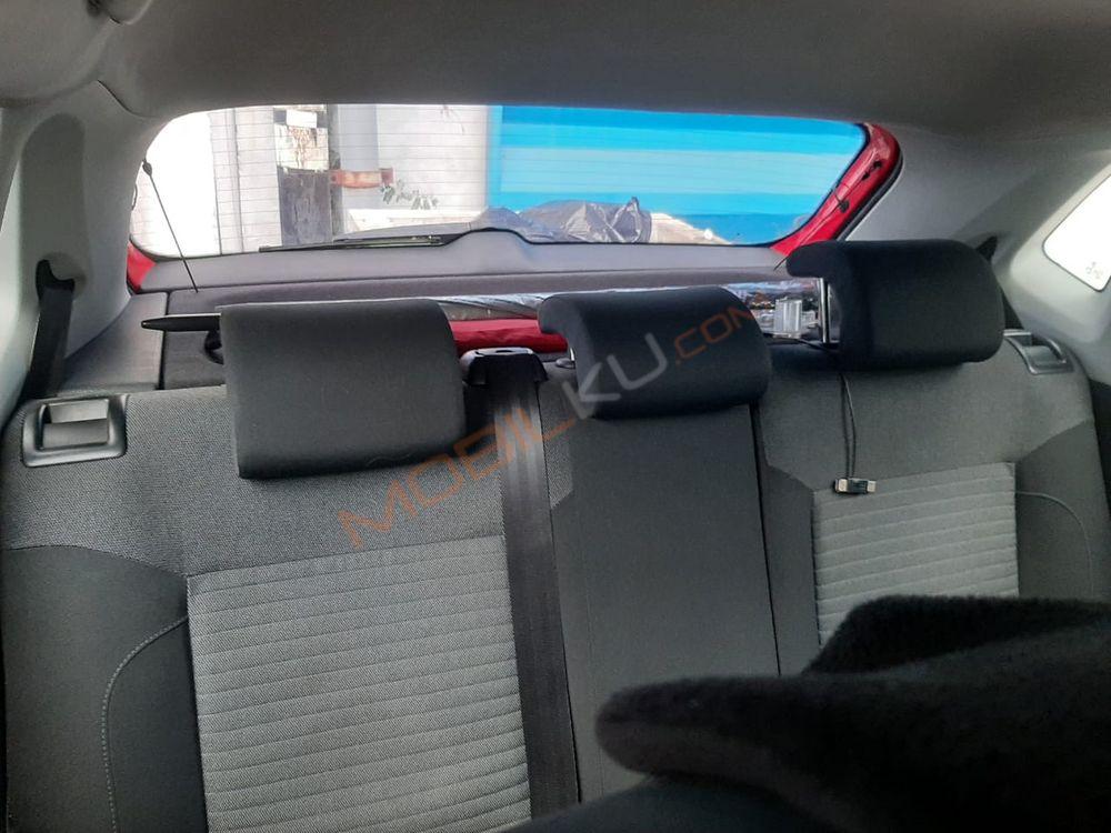 Mobil Volkswagen Polo 2013