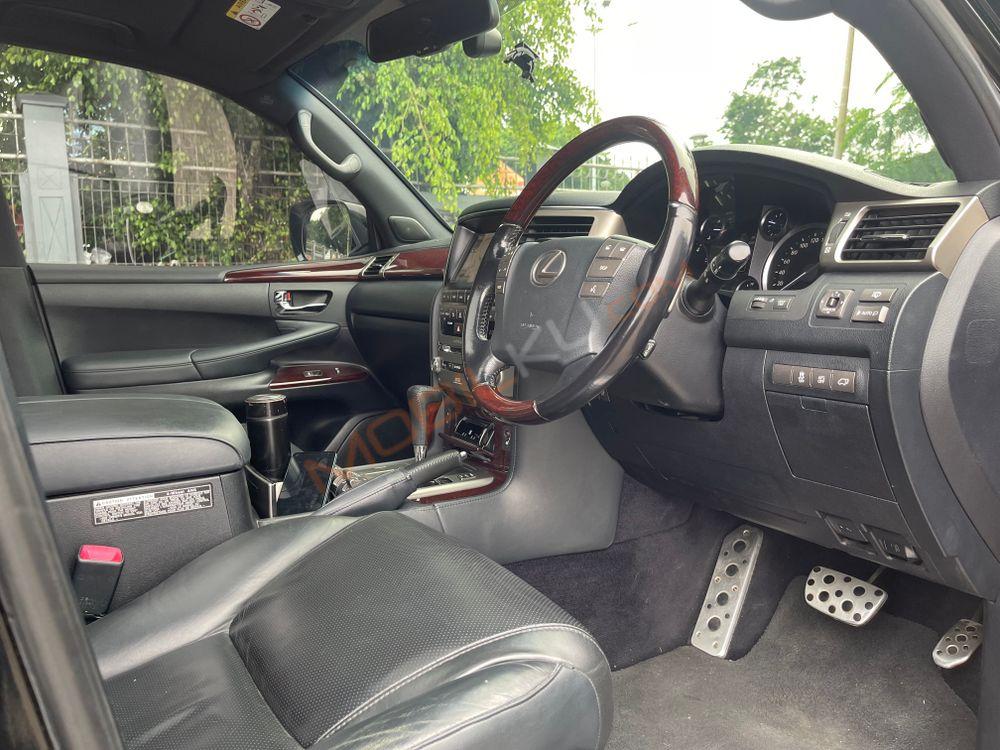 Mobil Lexus LX 2015