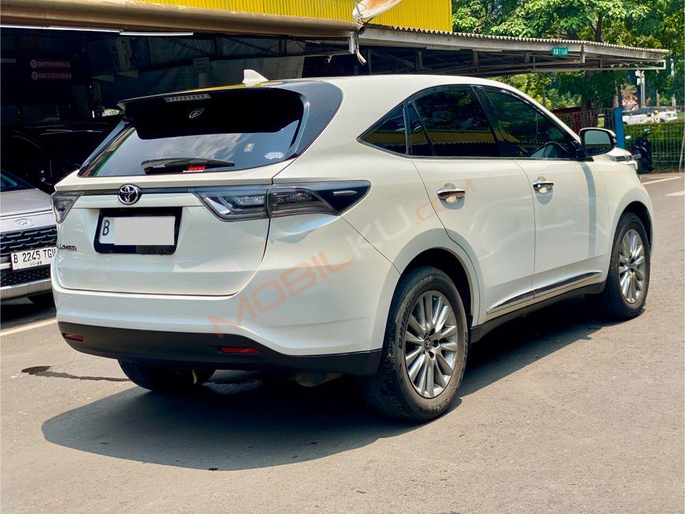 Mobil Toyota Harrier 2015