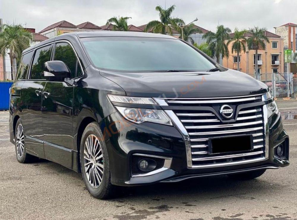Mobil Nissan Elgrand 2014