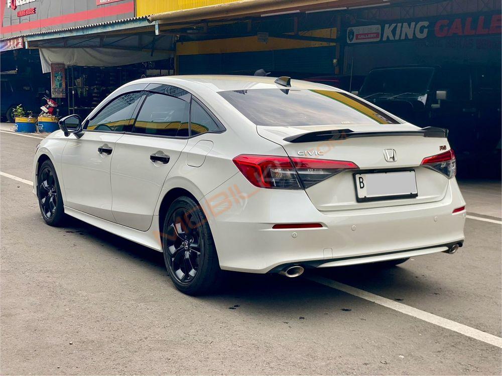 Mobil Honda Civic Sedan 2023