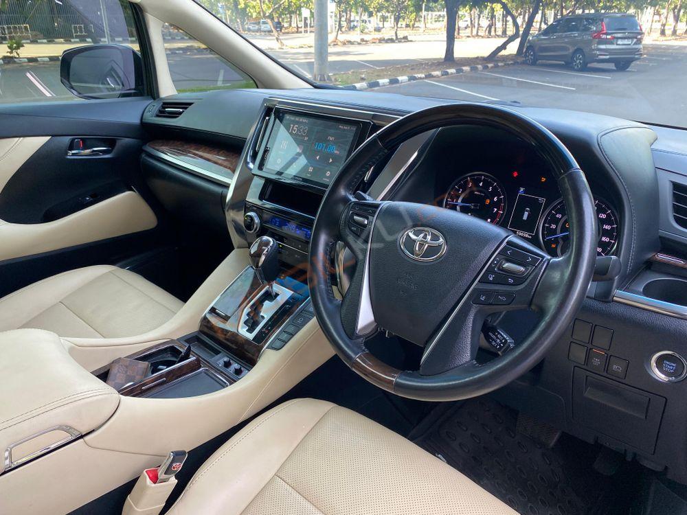 Mobil Toyota Alphard 2020
