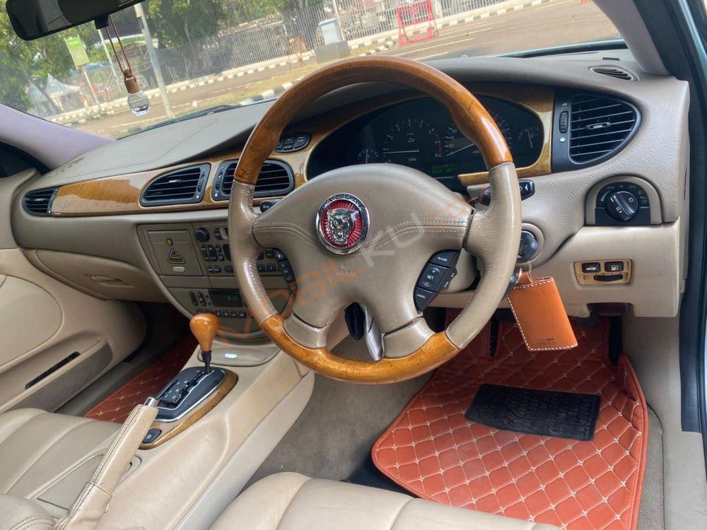 Mobil Jaguar S-Type 2002