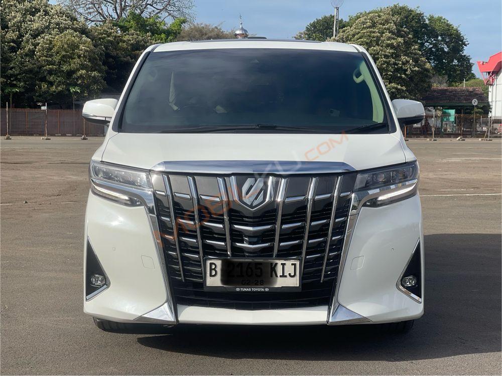 Mobil Toyota Alphard 2022