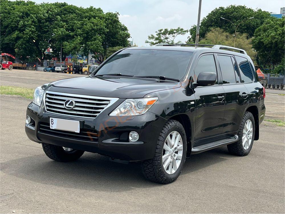 Mobil Lexus LX 2011