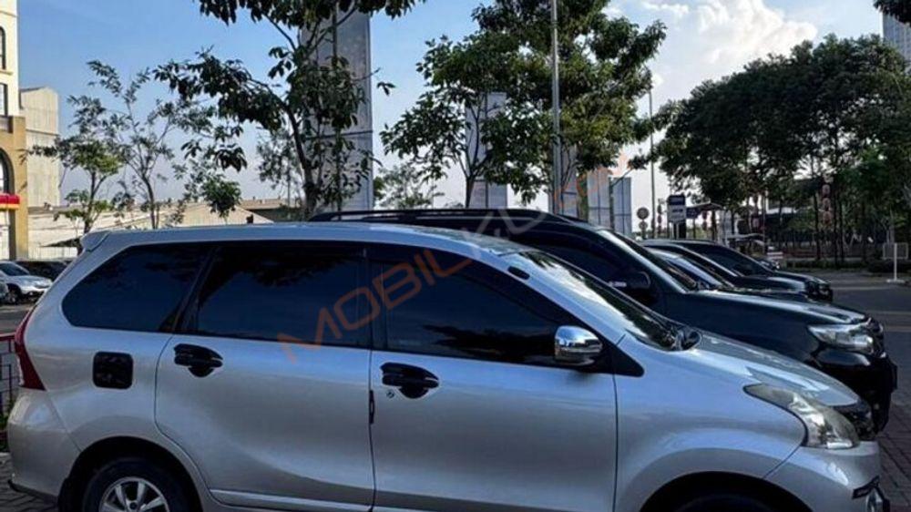 Mobil Toyota Avanza 2013
