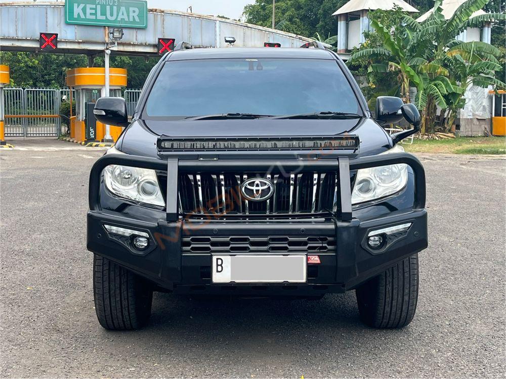 Mobil Toyota Land Cruiser 2013