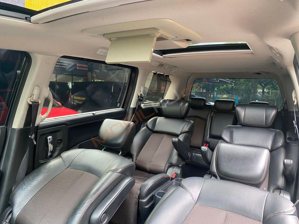 Mobil Nissan Elgrand 2014