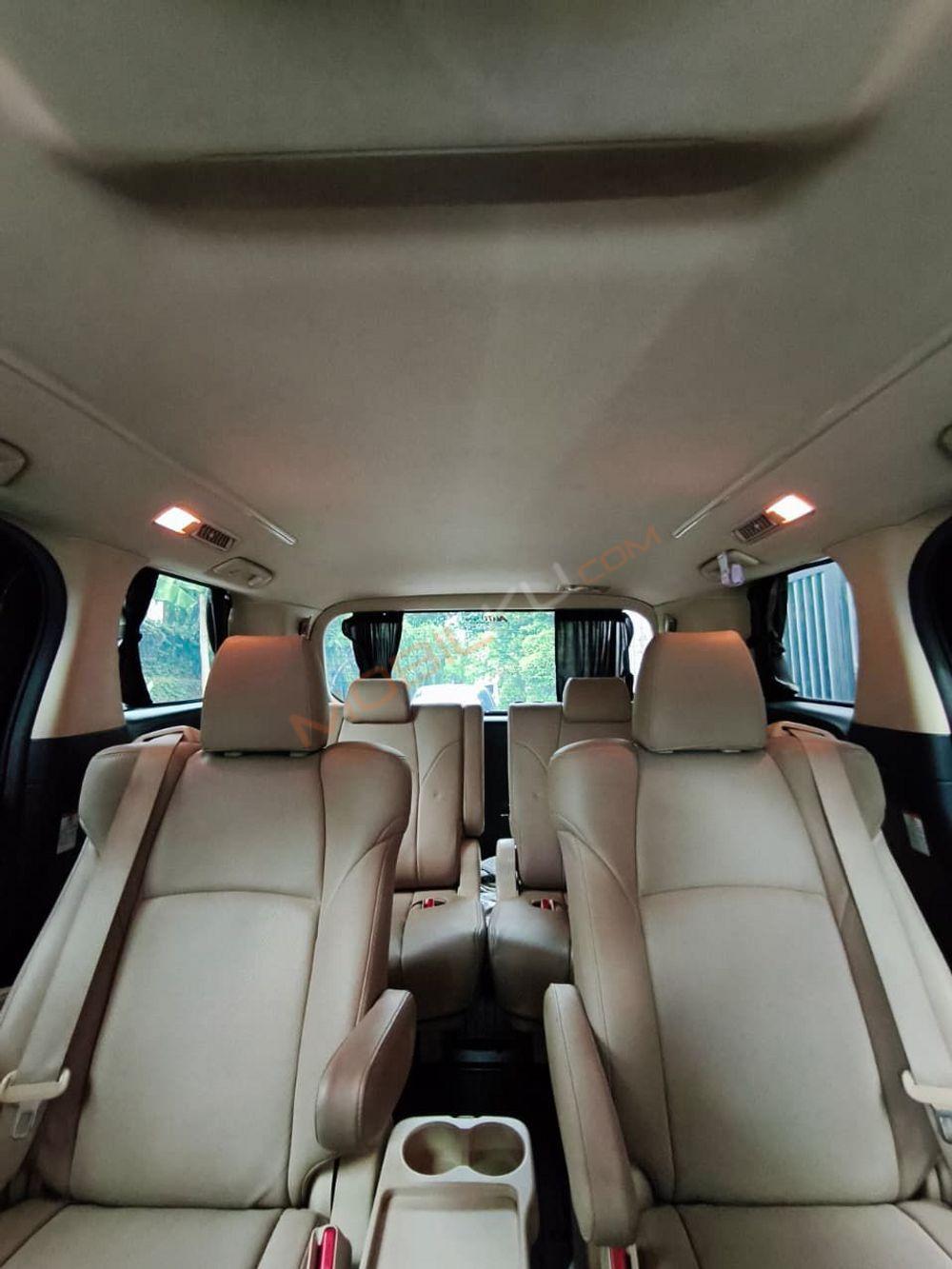 Mobil Toyota Alphard 2017
