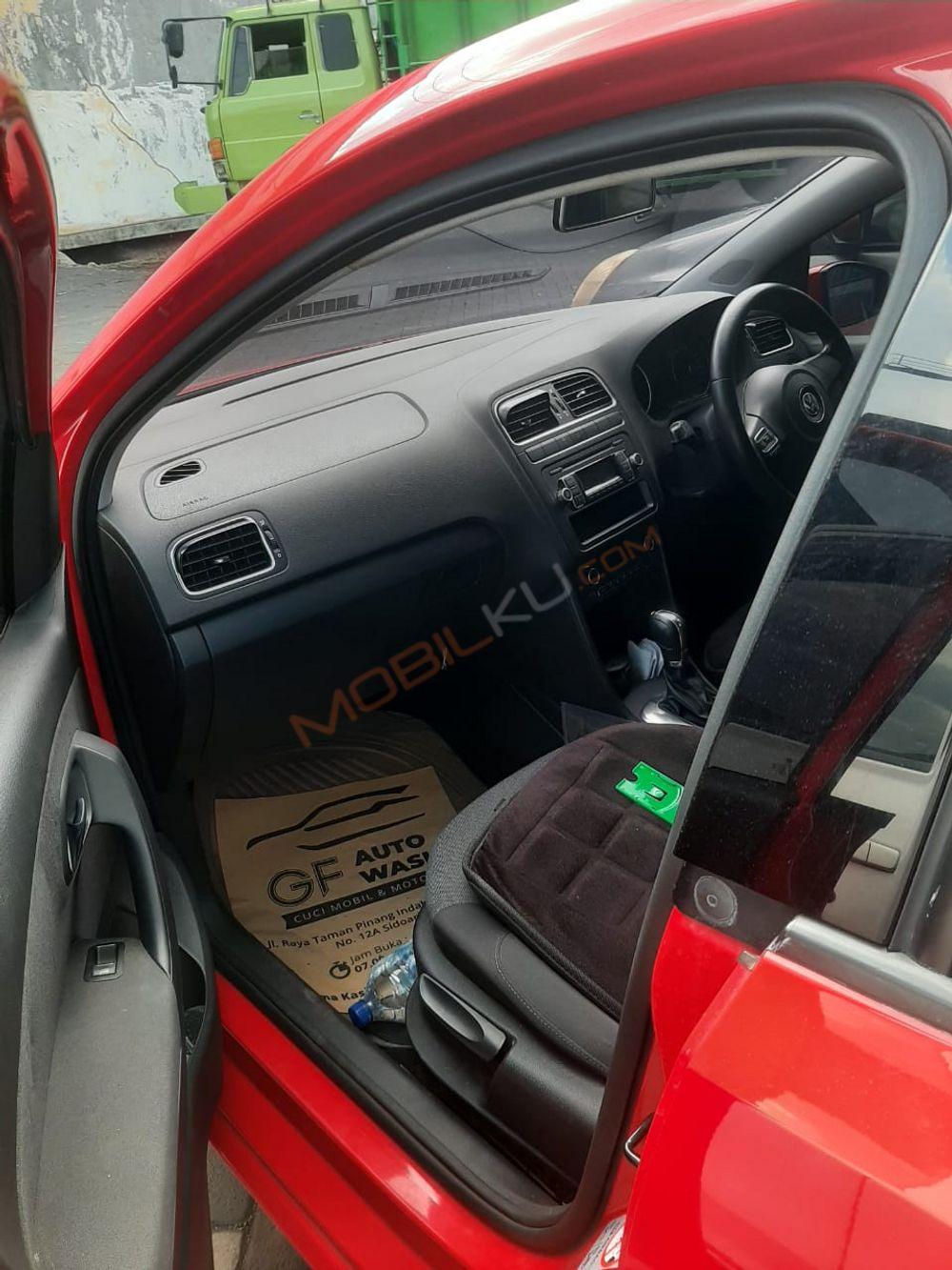 Mobil Volkswagen Polo 2013