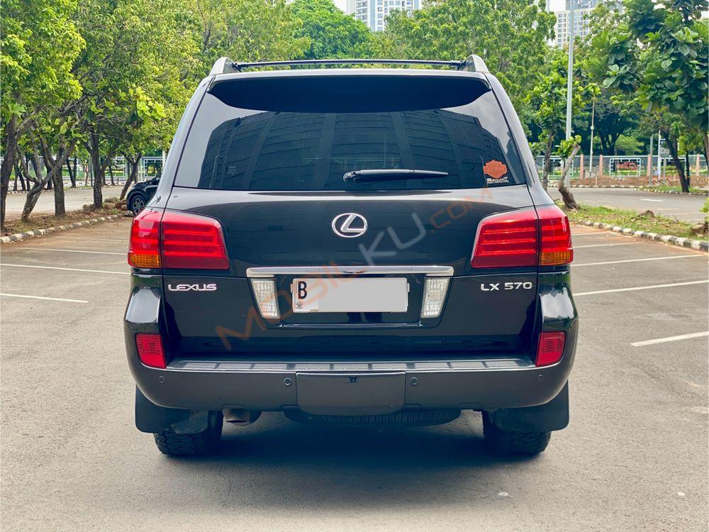 Mobil Lexus LX 2011