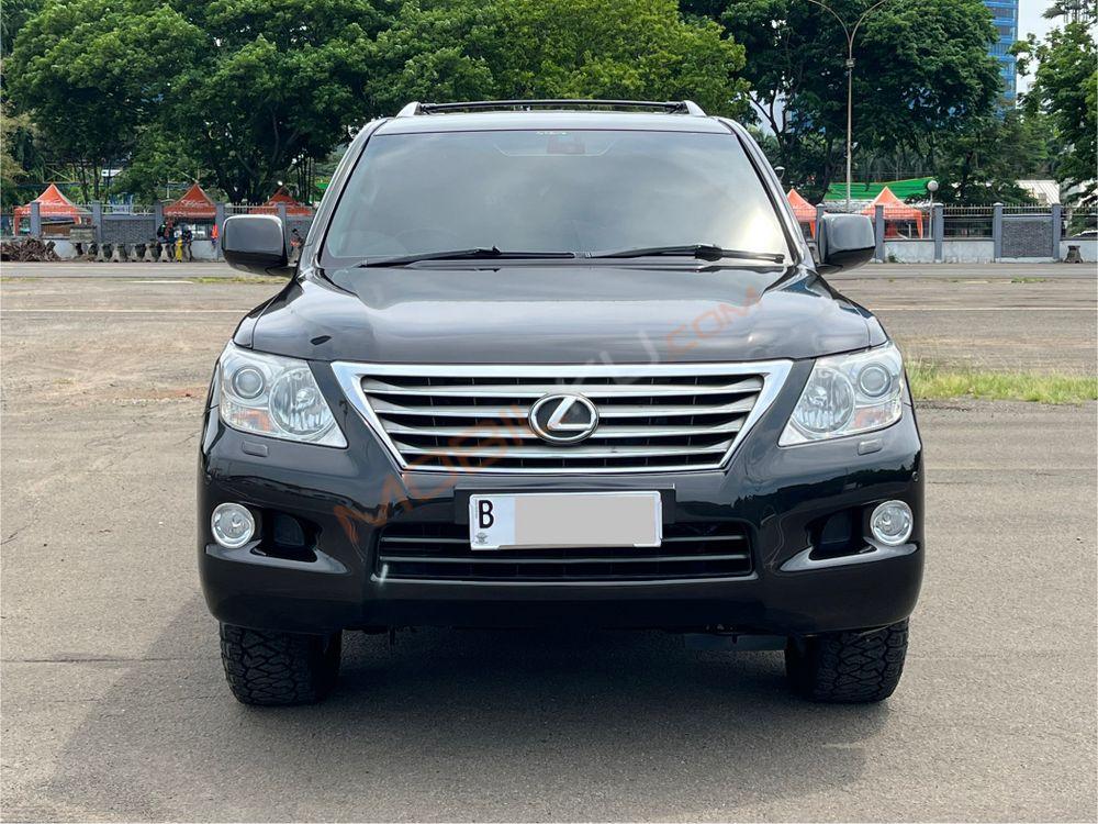 Mobil Lexus LX 2011