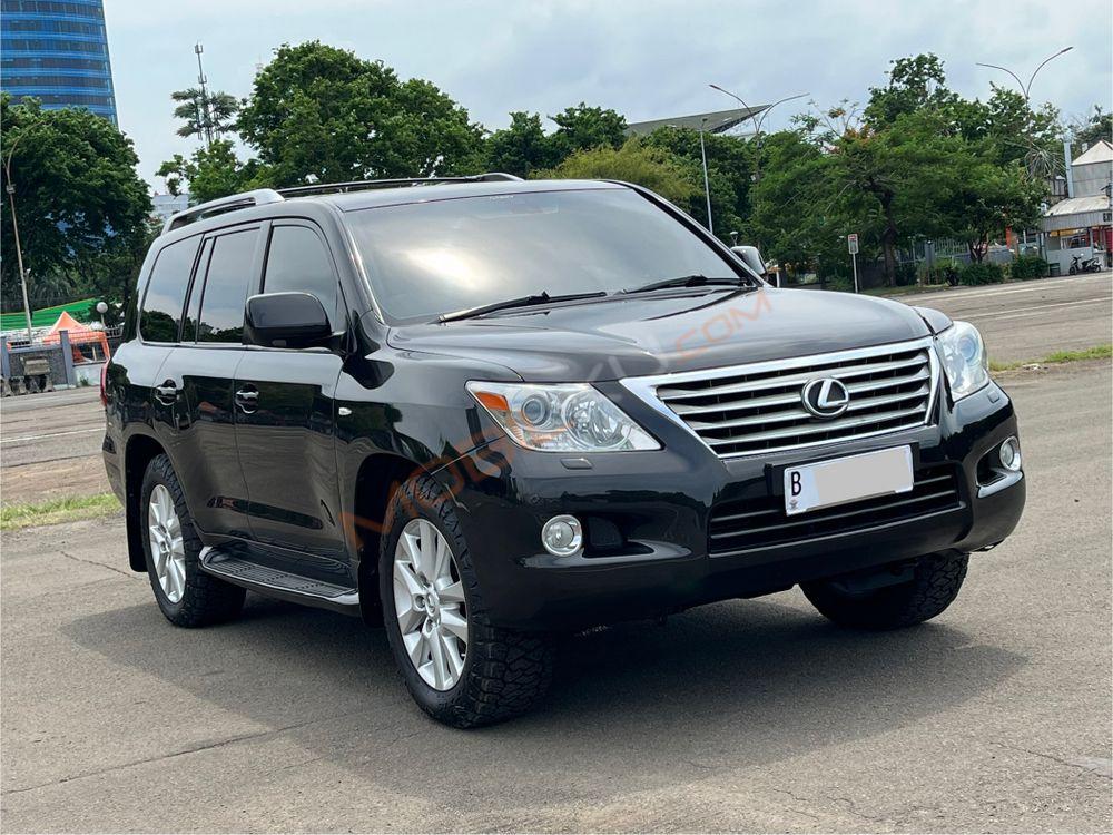 Mobil Lexus LX 2011