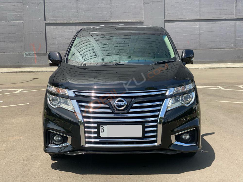 Mobil Nissan Elgrand 2014