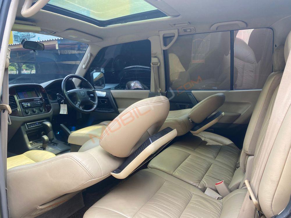 Mobil Mitsubishi Pajero 2001