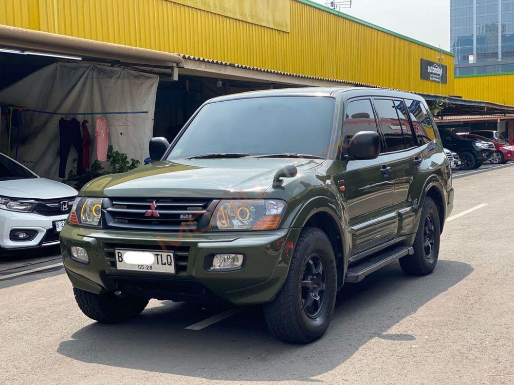 Mobil Mitsubishi Pajero 2001