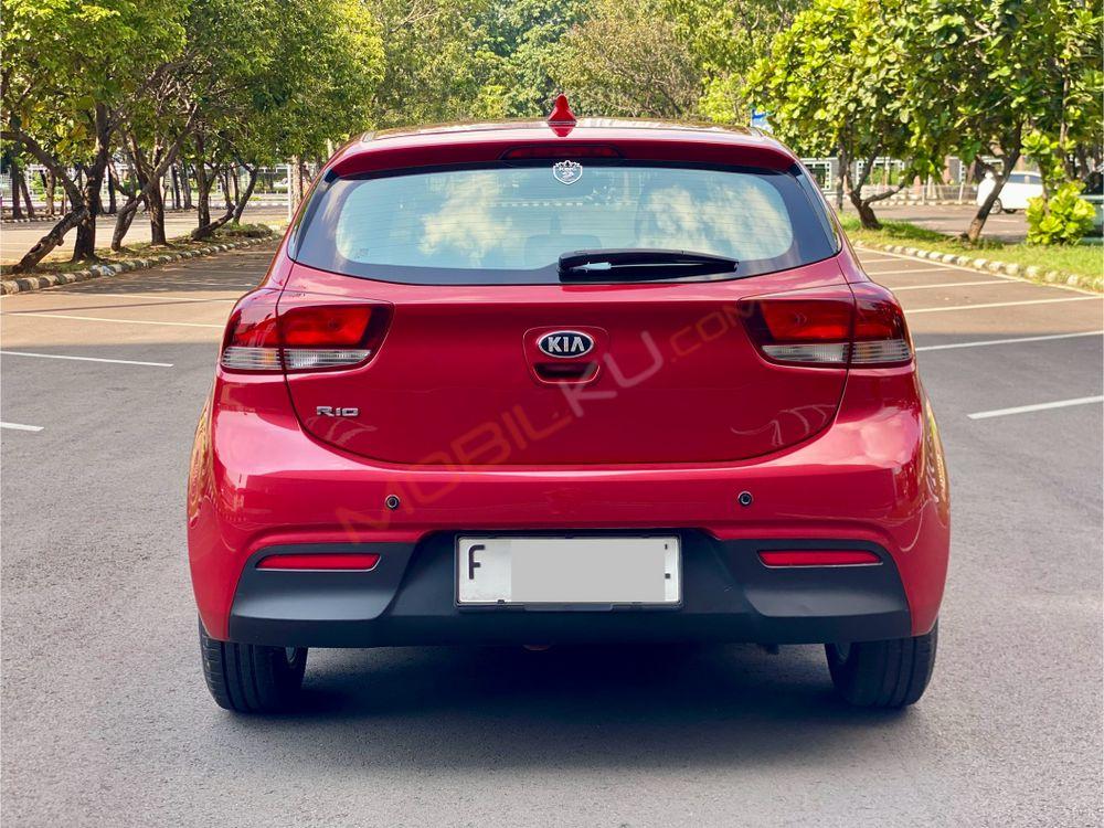 Mobil Kia Rio 2017