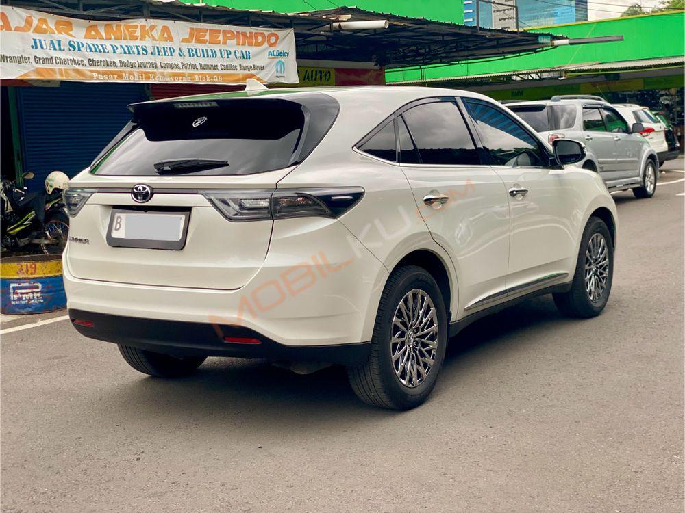 Mobil Toyota Harrier 2015