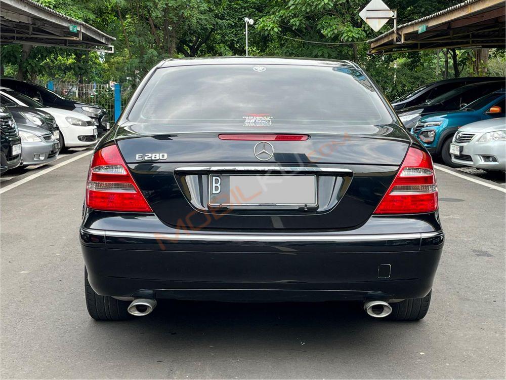 Mobil Mercedes-Benz E-Class 2006
