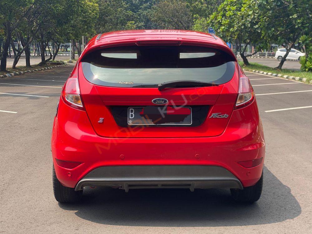 Mobil Ford Fiesta 2013