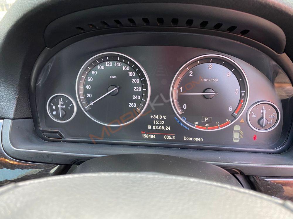 Mobil BMW 5 Series 2013