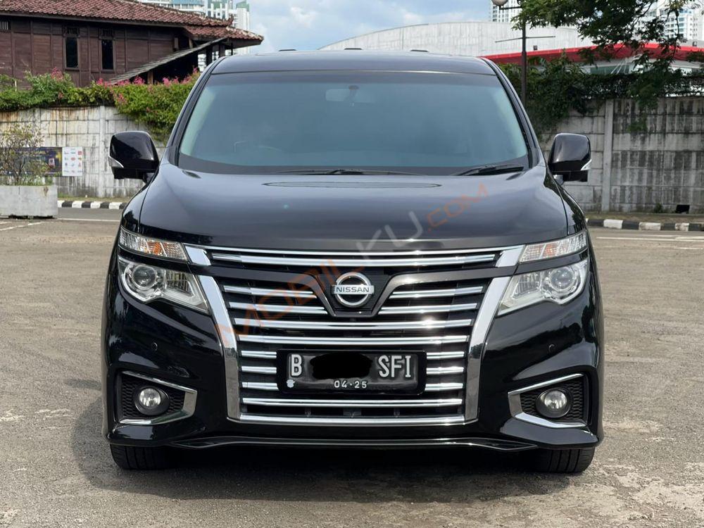 Mobil Nissan Elgrand 2014